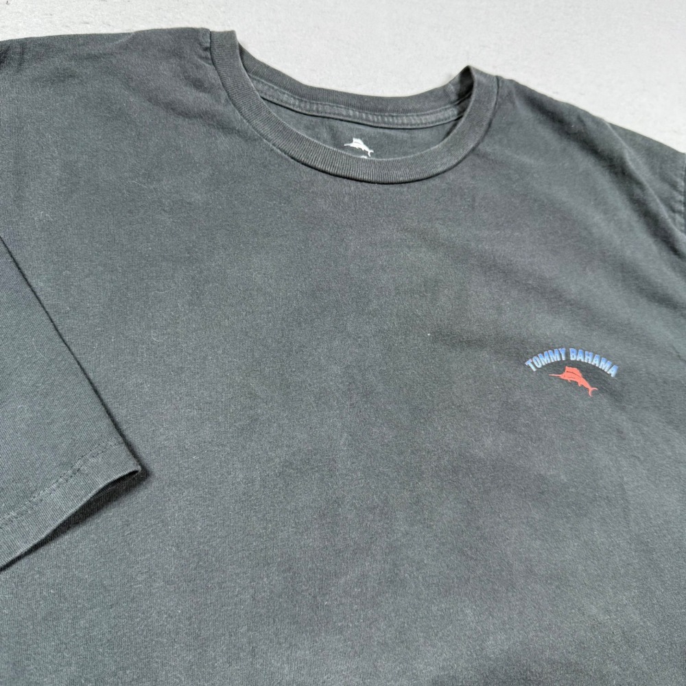 Tommy Bahama Relax Mens XXL Gray Outside Limebacker Football Graphic T-Shirt